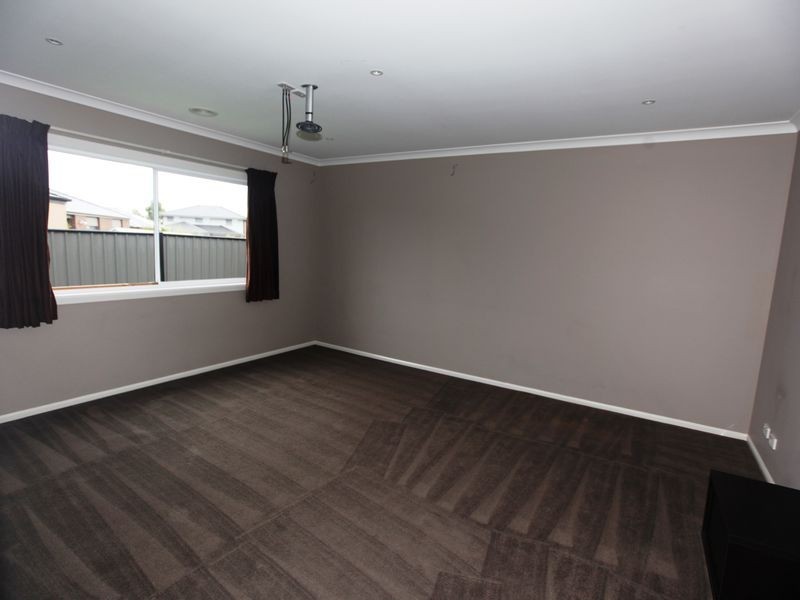 11 Derham Drive, Point Cook VIC 3030