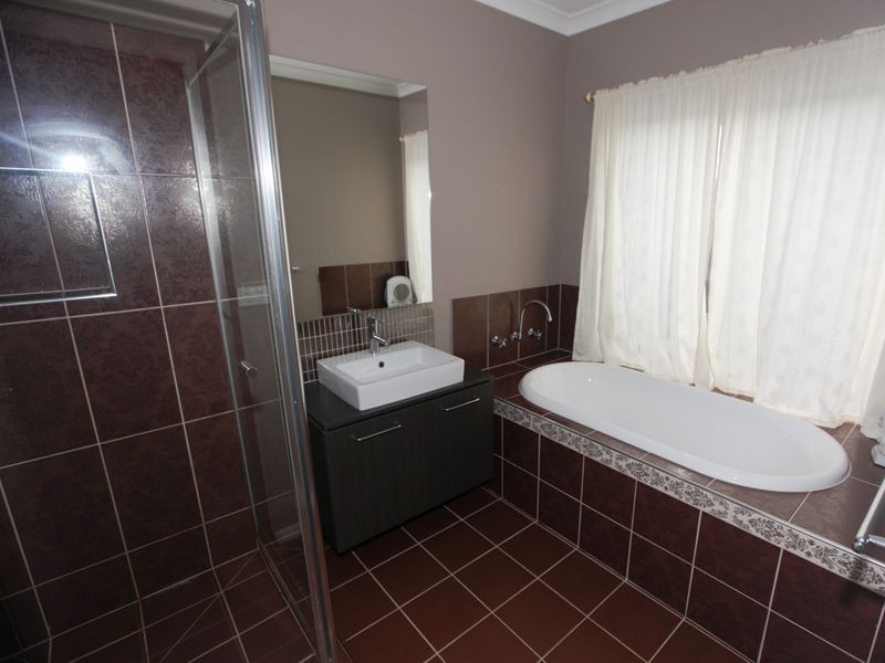 11 Derham Drive, Point Cook VIC 3030