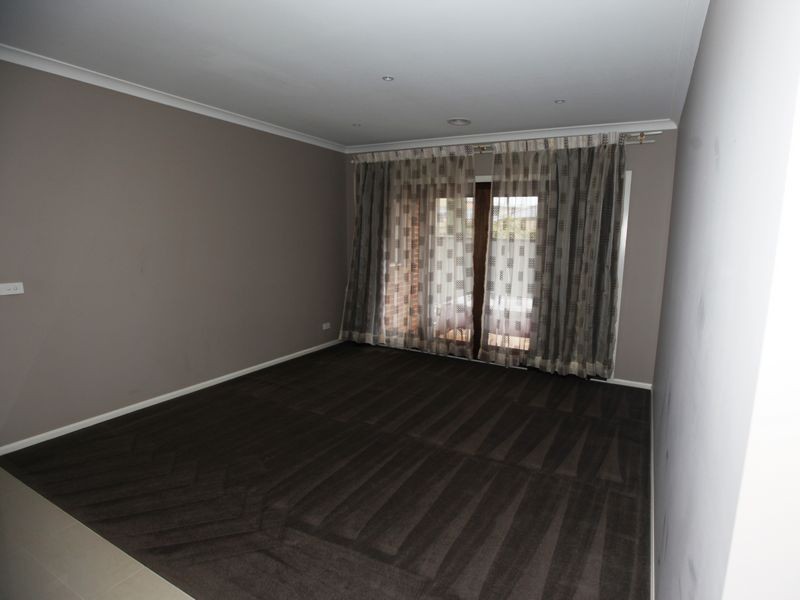 11 Derham Drive, Point Cook VIC 3030