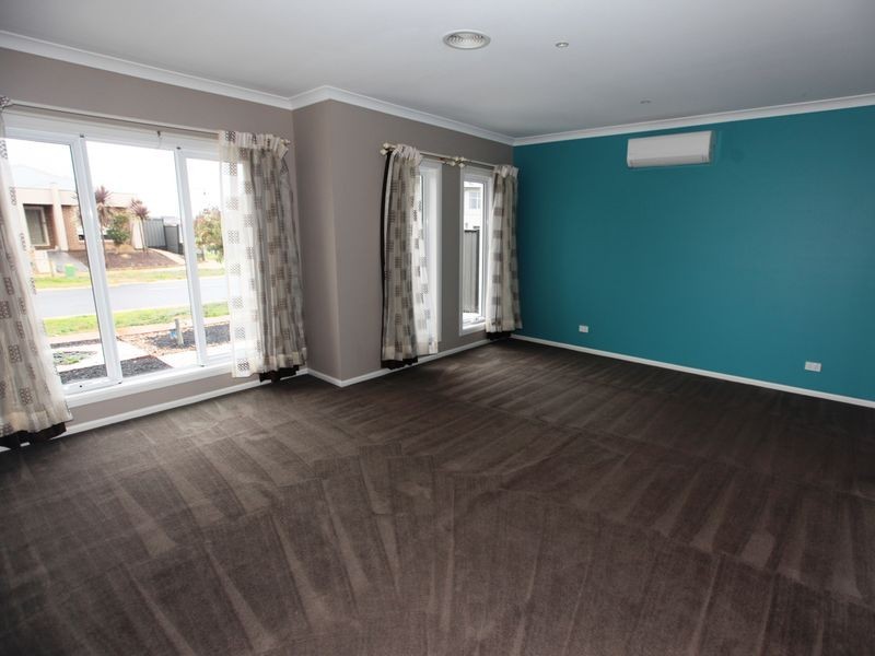 11 Derham Drive, Point Cook VIC 3030