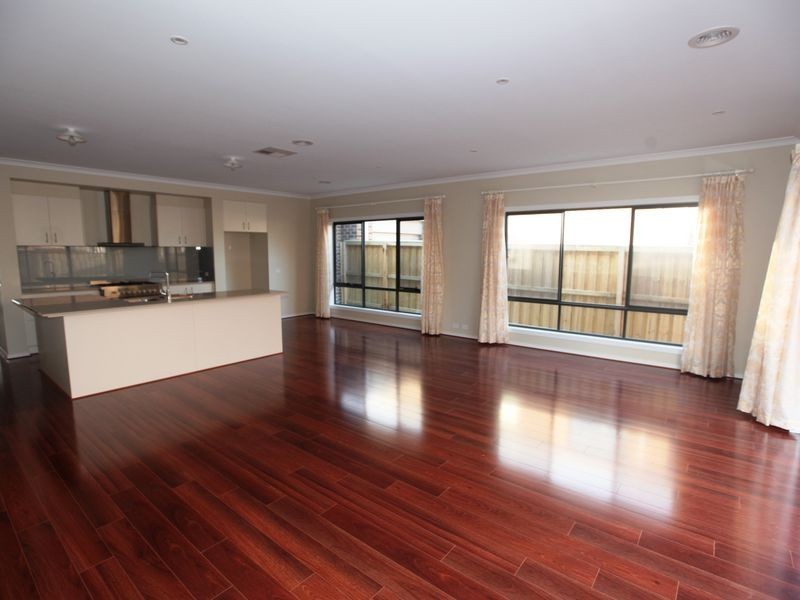 14 Manna Way, Point Cook VIC 3030