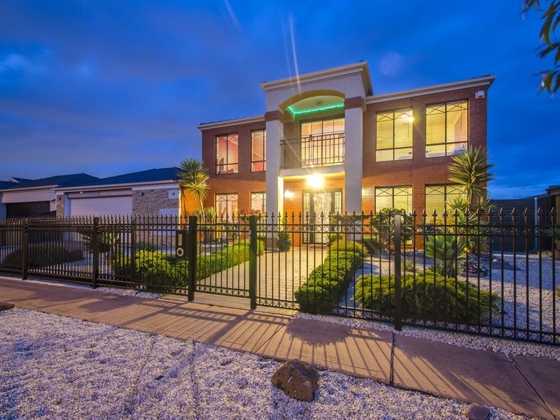 15 Innisfail Drive, Point Cook VIC 3030