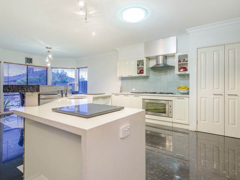 15 Innisfail Drive, Point Cook VIC 3030