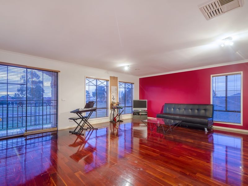 15 Innisfail Drive, Point Cook VIC 3030