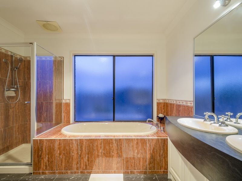 15 Innisfail Drive, Point Cook VIC 3030