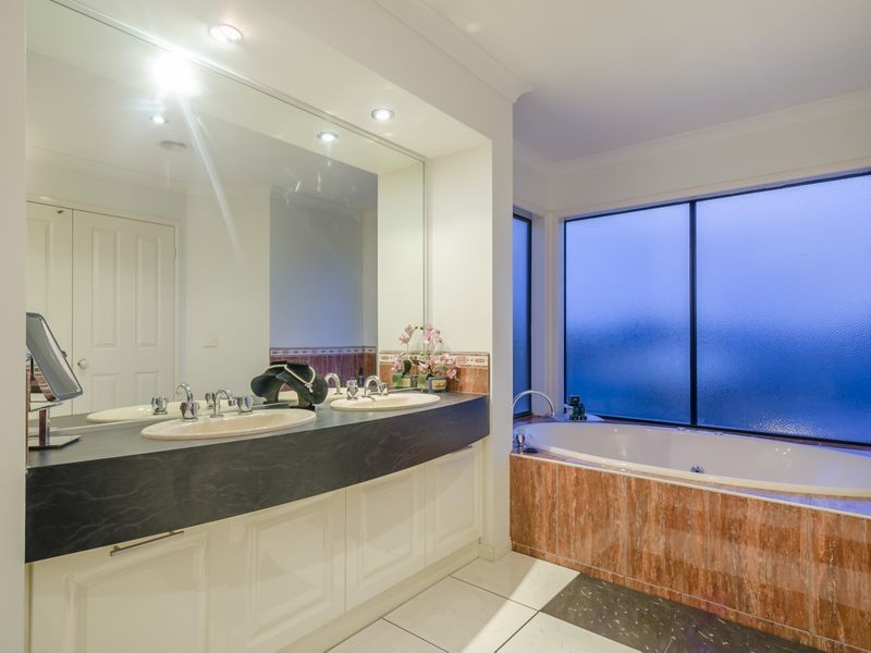 15 Innisfail Drive, Point Cook VIC 3030