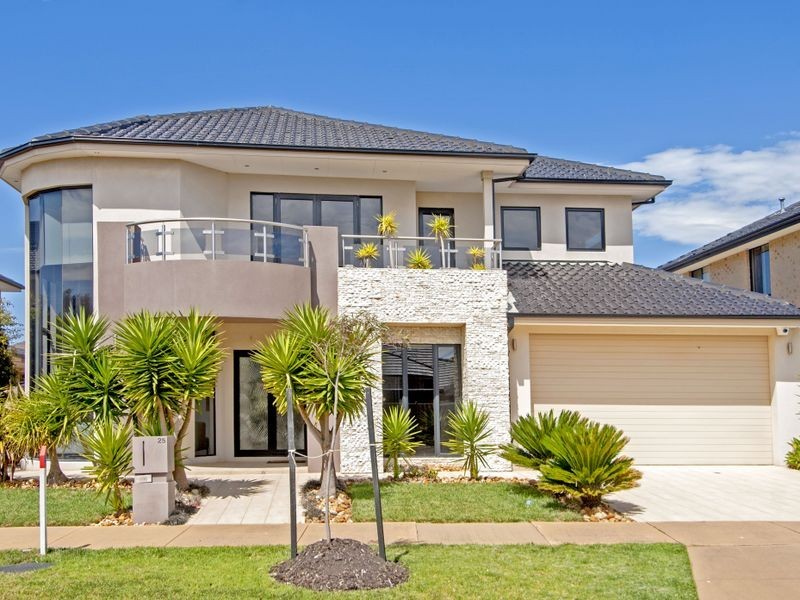 25 Monterey Bay Drive, Sanctuary Lakes VIC 3030