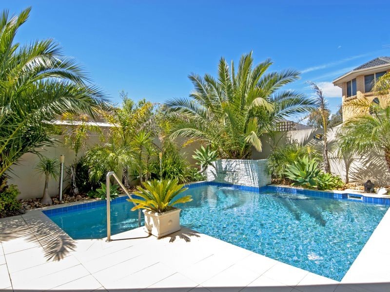 25 Monterey Bay Drive, Sanctuary Lakes VIC 3030