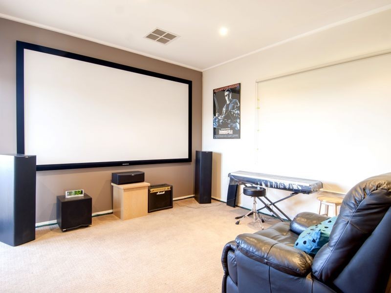 25 Monterey Bay Drive, Sanctuary Lakes VIC 3030