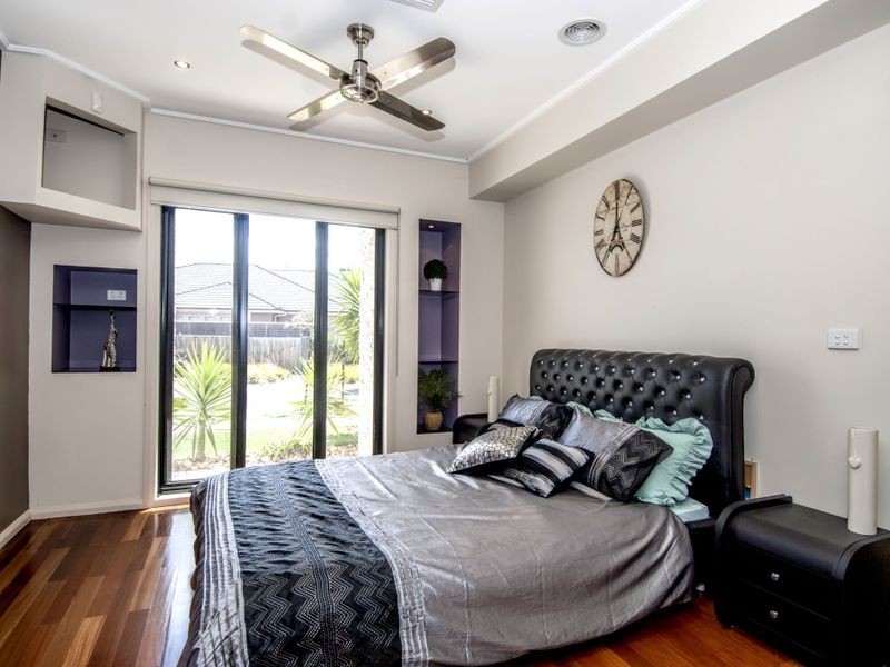 25 Monterey Bay Drive, Sanctuary Lakes VIC 3030