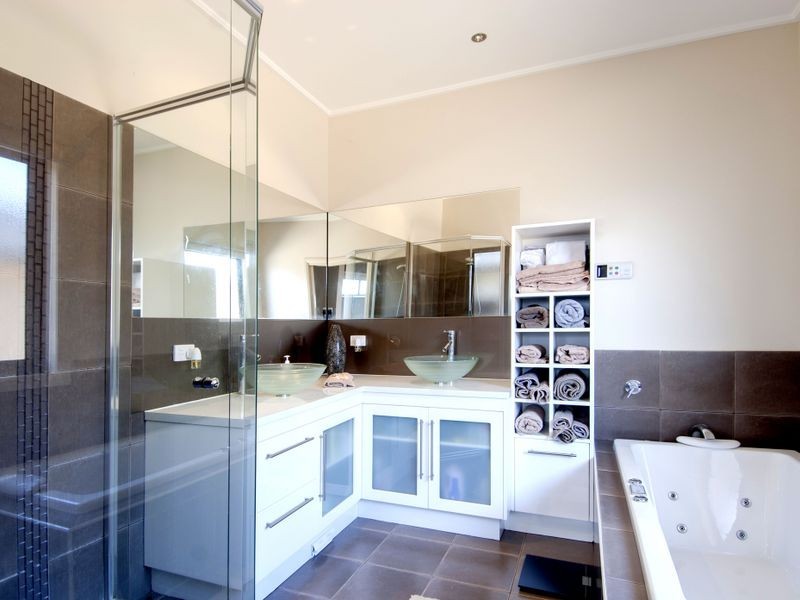 25 Monterey Bay Drive, Sanctuary Lakes VIC 3030