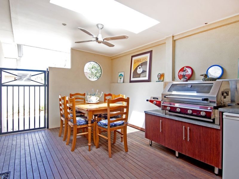 25 Monterey Bay Drive, Sanctuary Lakes VIC 3030