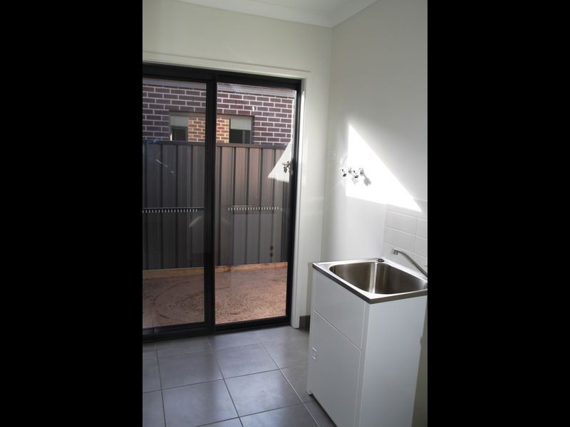 33 Terrene Terrace, Point Cook VIC 3030