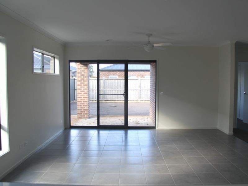 33 Terrene Terrace, Point Cook VIC 3030