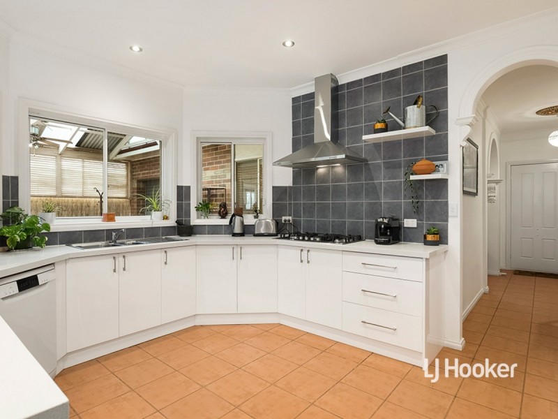 18 Carshalton Court, Hoppers Crossing VIC 3029