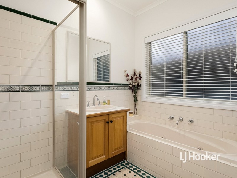 18 Carshalton Court, Hoppers Crossing VIC 3029