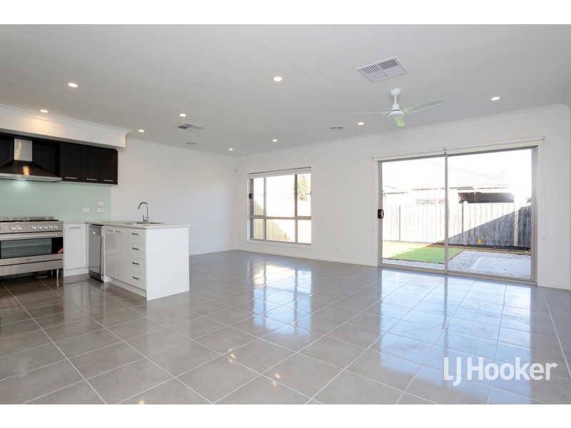 41 Darsham Crescent, Point Cook VIC 3030