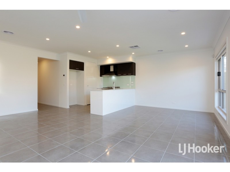 41 Darsham Crescent, Point Cook VIC 3030