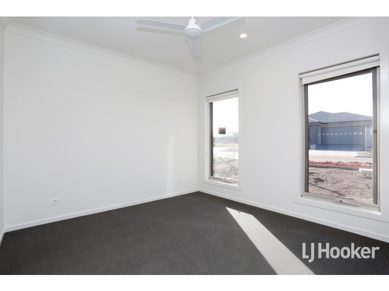 41 Darsham Crescent, Point Cook VIC 3030