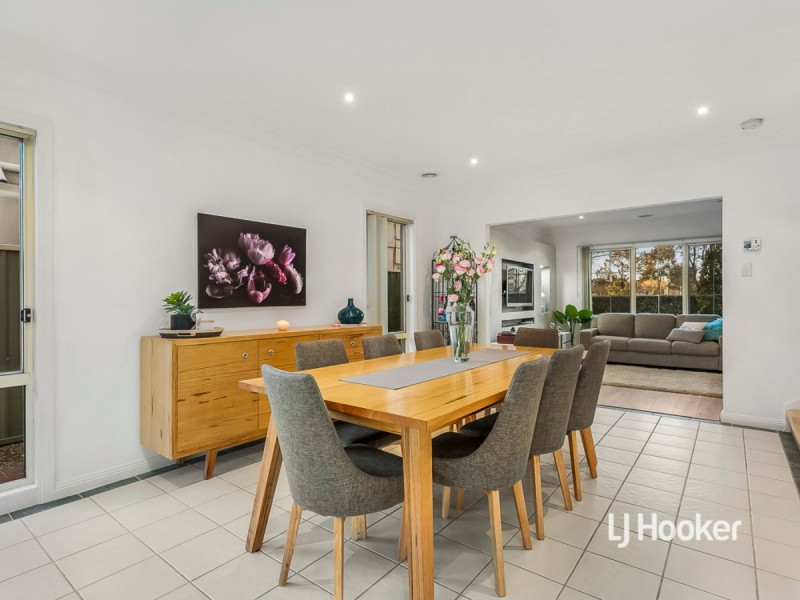 11 Barrington Terrace, Point Cook VIC 3030