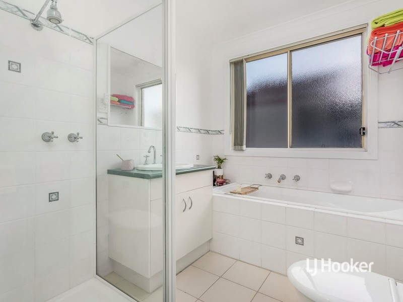 11 Barrington Terrace, Point Cook VIC 3030