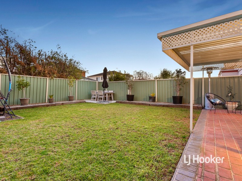 11 Barrington Terrace, Point Cook VIC 3030