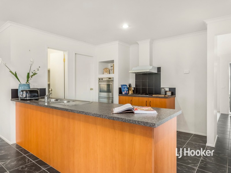 20 Hollington Crescent, Point Cook VIC 3030