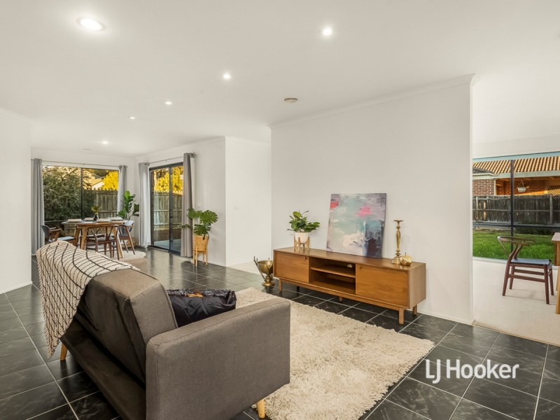 20 Hollington Crescent, Point Cook VIC 3030