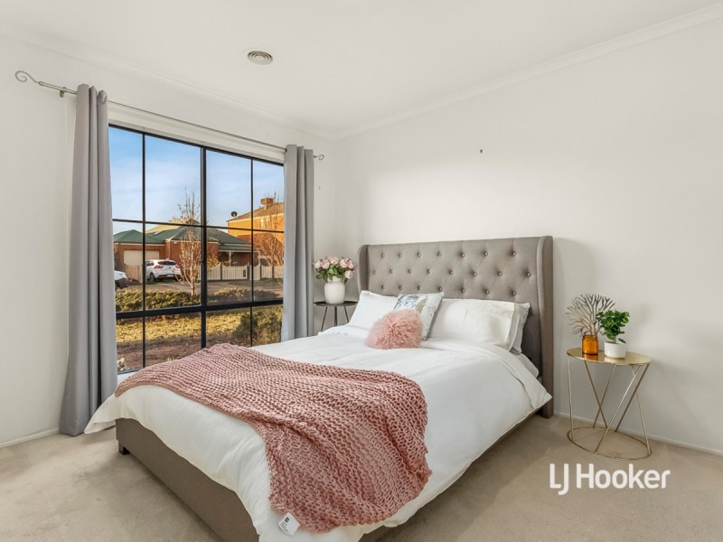 20 Hollington Crescent, Point Cook VIC 3030