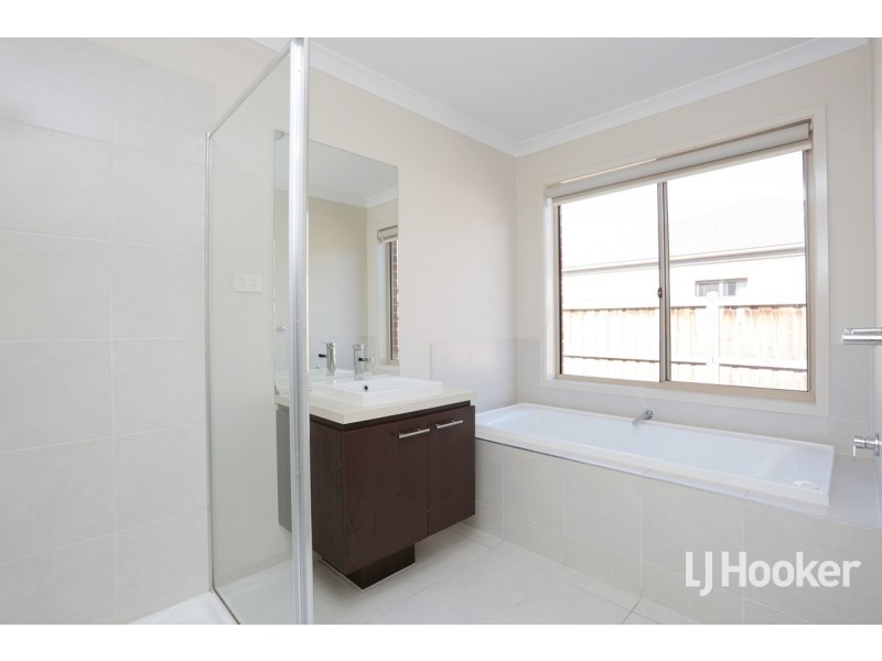 18 Bovard Avenue, Point Cook VIC 3030