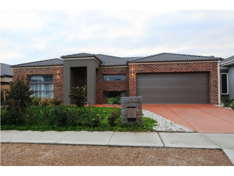 8 Airlie Avenue, Point Cook VIC 3030