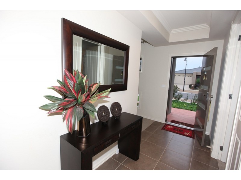 8 Airlie Avenue, Point Cook VIC 3030