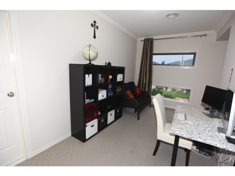 8 Airlie Avenue, Point Cook VIC 3030