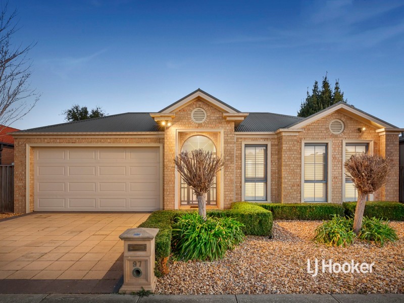 97 Shaftsbury Boulevard, Point Cook VIC 3030
