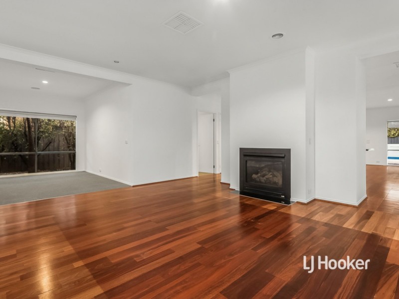 97 Shaftsbury Boulevard, Point Cook VIC 3030