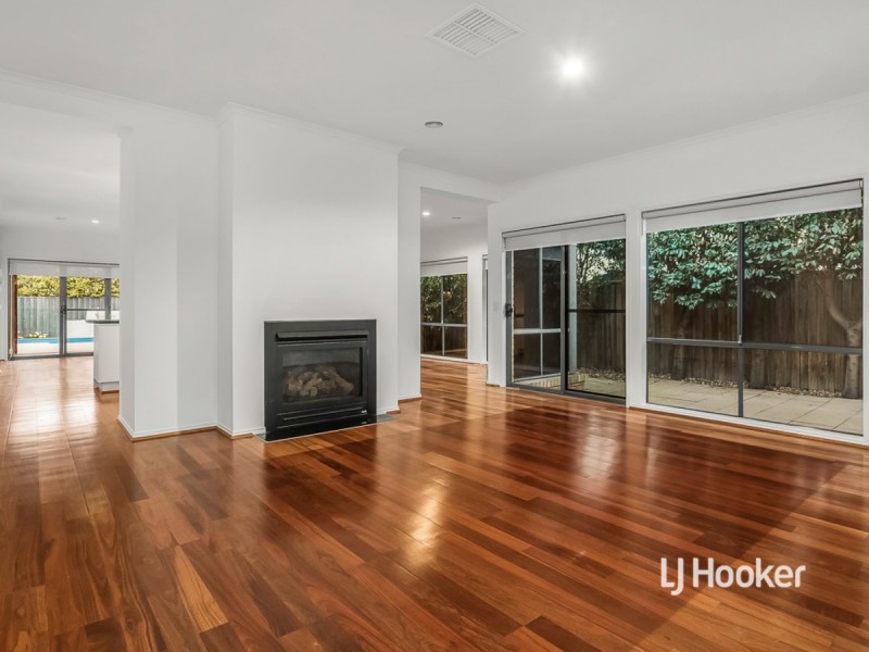 97 Shaftsbury Boulevard, Point Cook VIC 3030