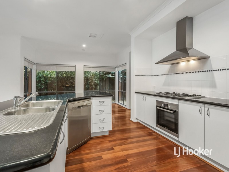 97 Shaftsbury Boulevard, Point Cook VIC 3030