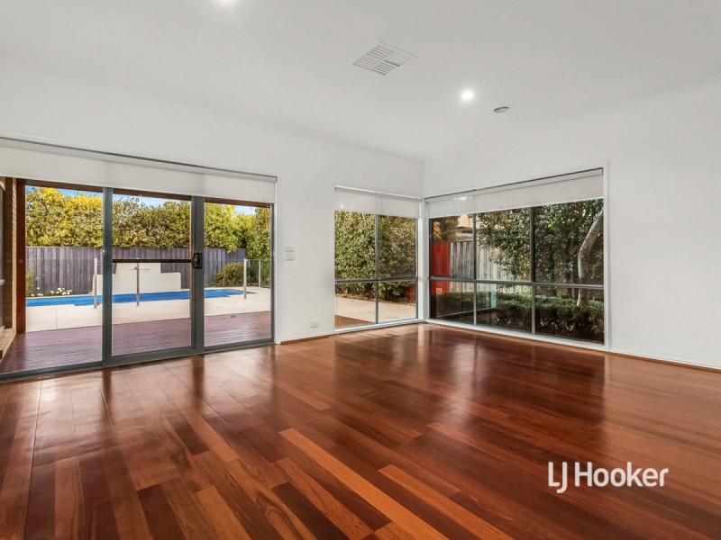 97 Shaftsbury Boulevard, Point Cook VIC 3030