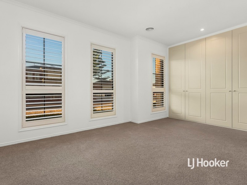 97 Shaftsbury Boulevard, Point Cook VIC 3030