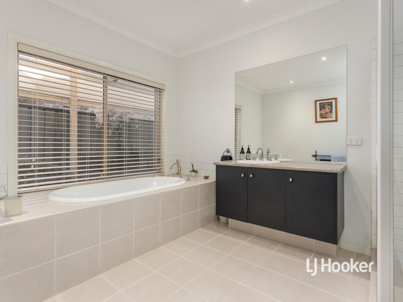 15 Dargy Amble, Point Cook VIC 3030