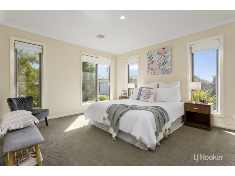 6 Warren Place, Truganina VIC 3029