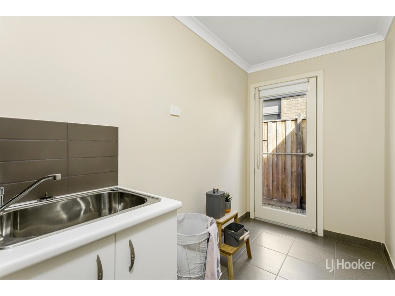 6 Warren Place, Truganina VIC 3029