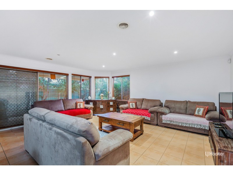 13 Brampton Close, Point Cook VIC 3030