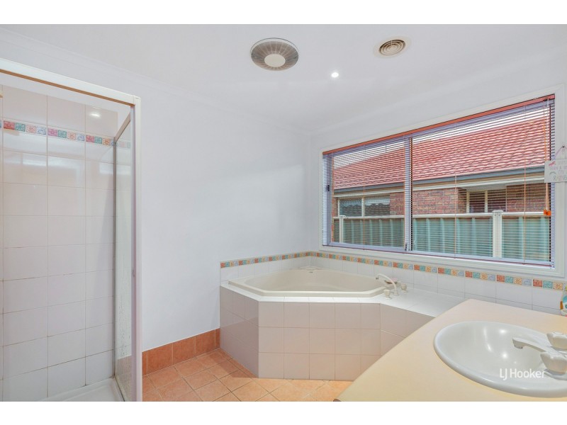 13 Brampton Close, Point Cook VIC 3030