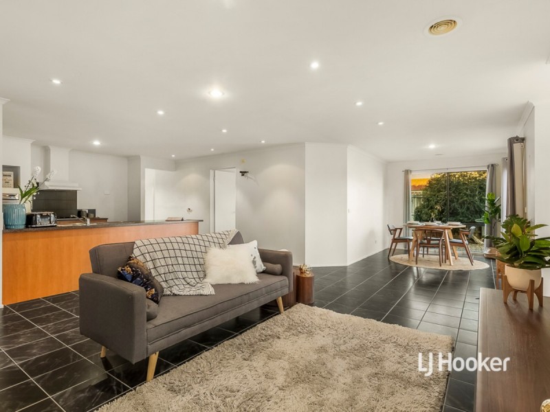 20 Hollington Crescent, Point Cook VIC 3030