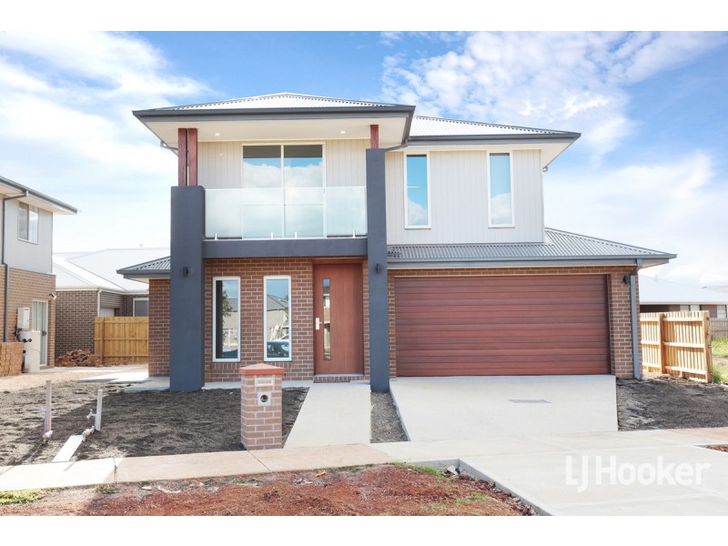 34 Frontier Avenue, Rockbank VIC 3335