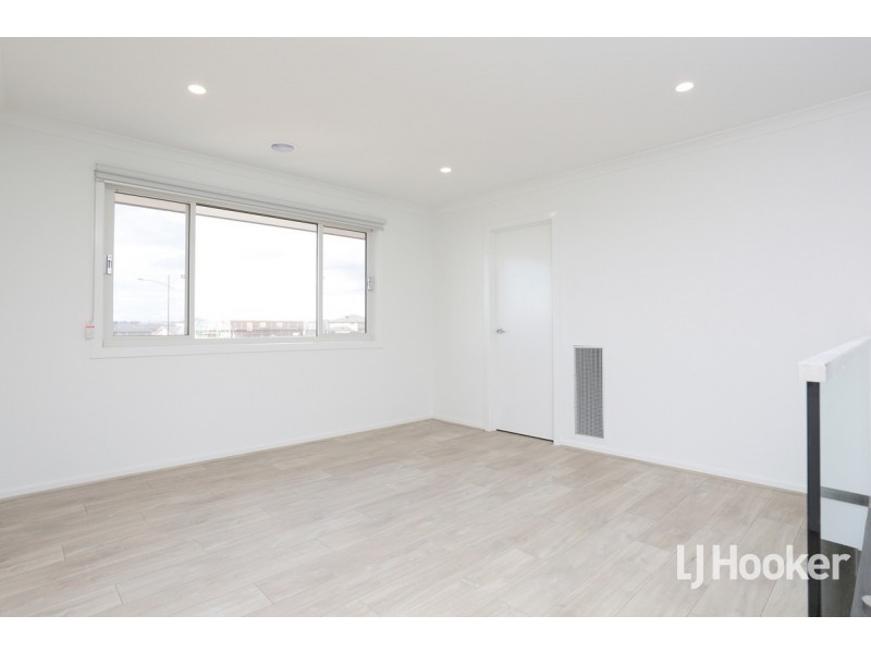 34 Frontier Avenue, Rockbank VIC 3335