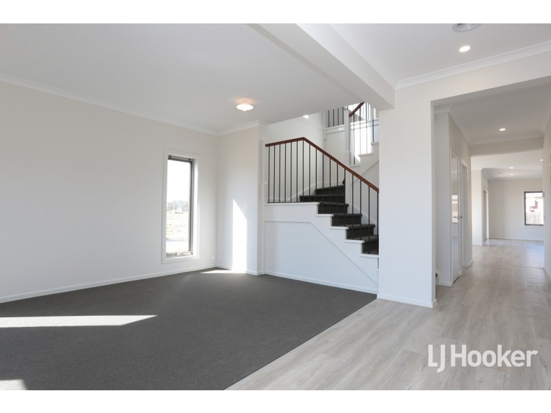 38 Roundhay Crescent, Point Cook VIC 3030