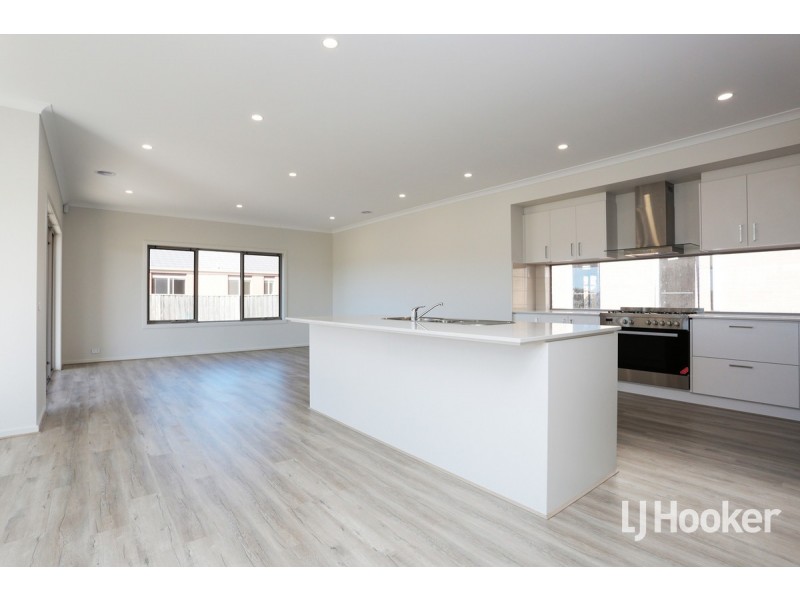 38 Roundhay Crescent, Point Cook VIC 3030