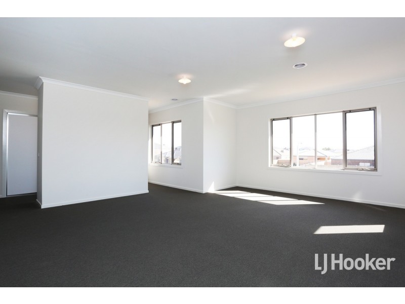 38 Roundhay Crescent, Point Cook VIC 3030